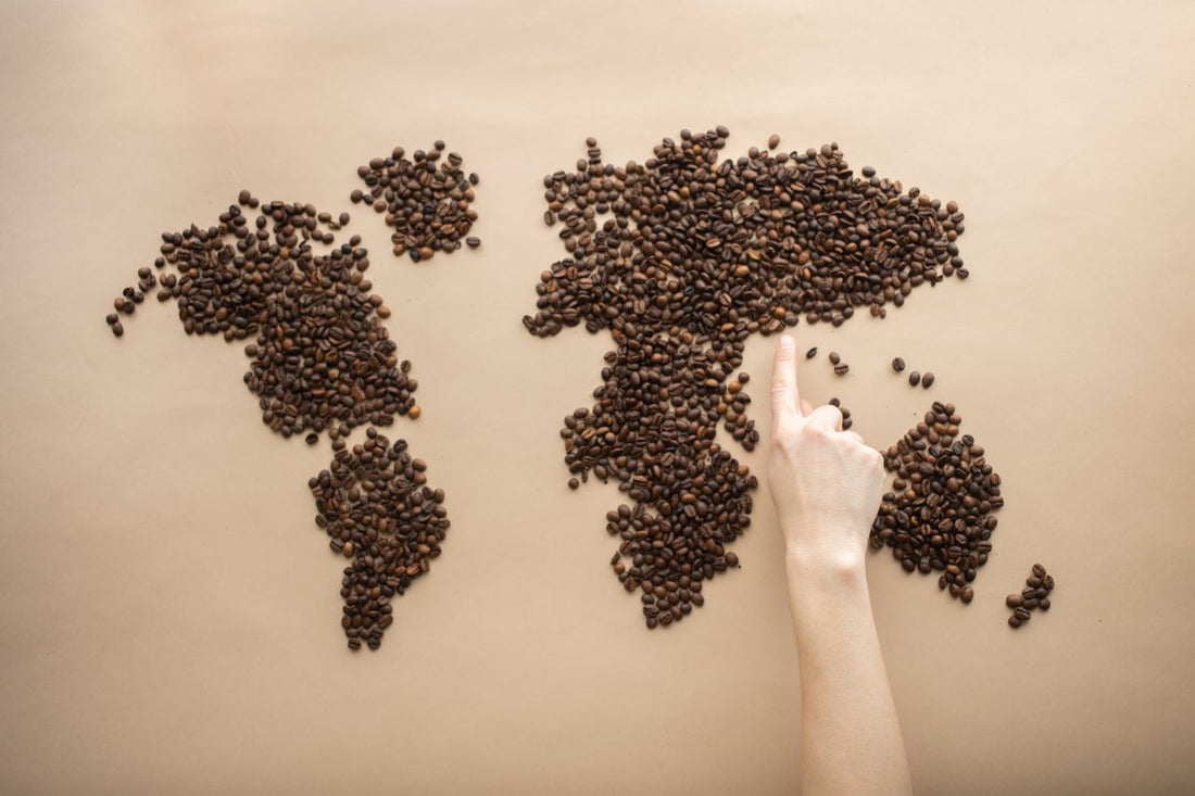 Mapa mundi hecho por granos de café