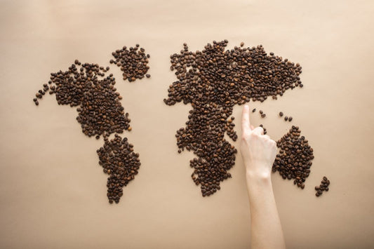 Mapa mundi hecho por granos de café